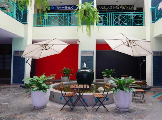 Young Place Bangkok Bagian luar foto