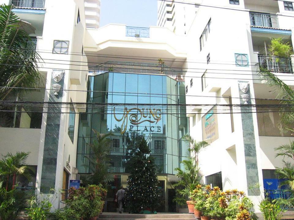 Young Place Bangkok Bagian luar foto
